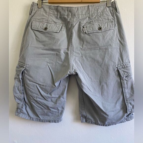 Levi’s Cargo Shorts bundle of Two Cream and gray Size 30 Street wear - Picture 2 of 8